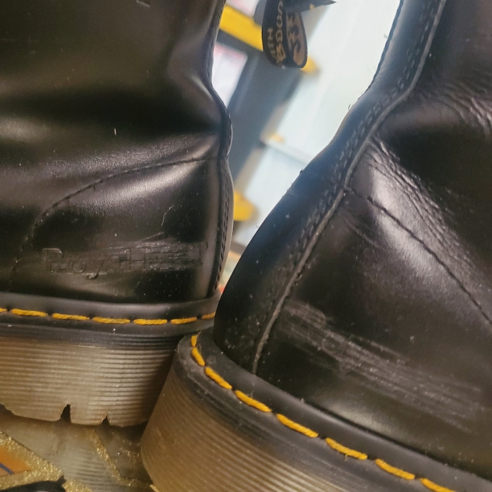DR MARTENS Industrial Workboots Like New Condition - Picture 3 of 7